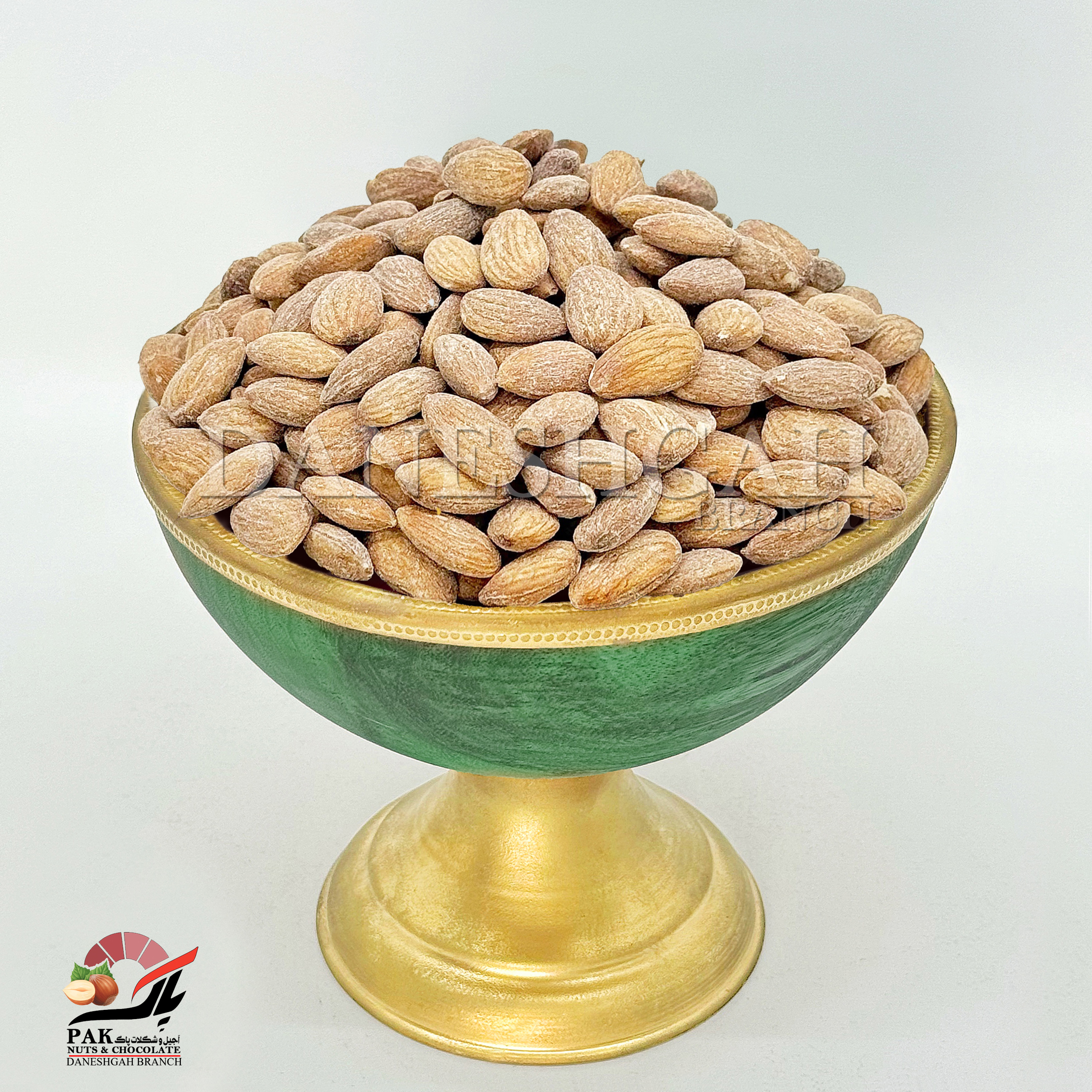 مغز بادام درختی خارجی گرد نمکی