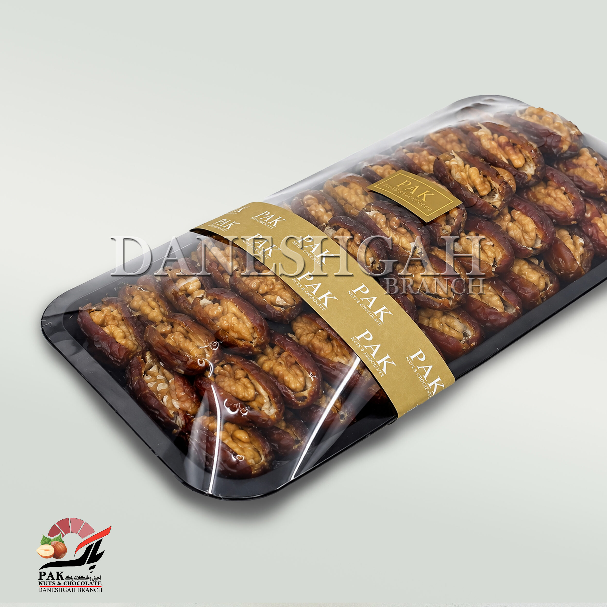 سینی خرما با مغز گردو بزرگ